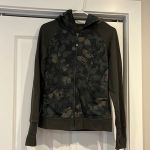 Lululemon army green & butterfly hoodie